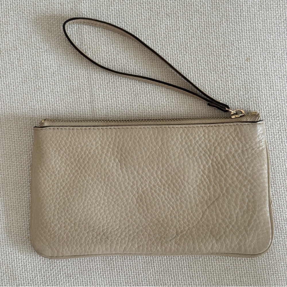 KATE SPADE | CHRISSY BEIGE PEBBLED LEATHER WRISTLET WALLET QUIET LUXURY PURSE - Picture 2 of 5